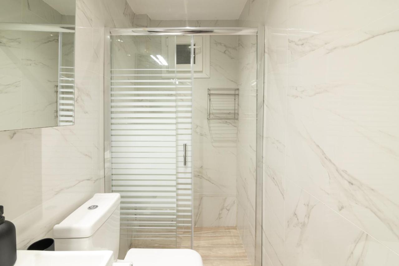 White Lux House In Town Apartment Tesalonika Bagian luar foto