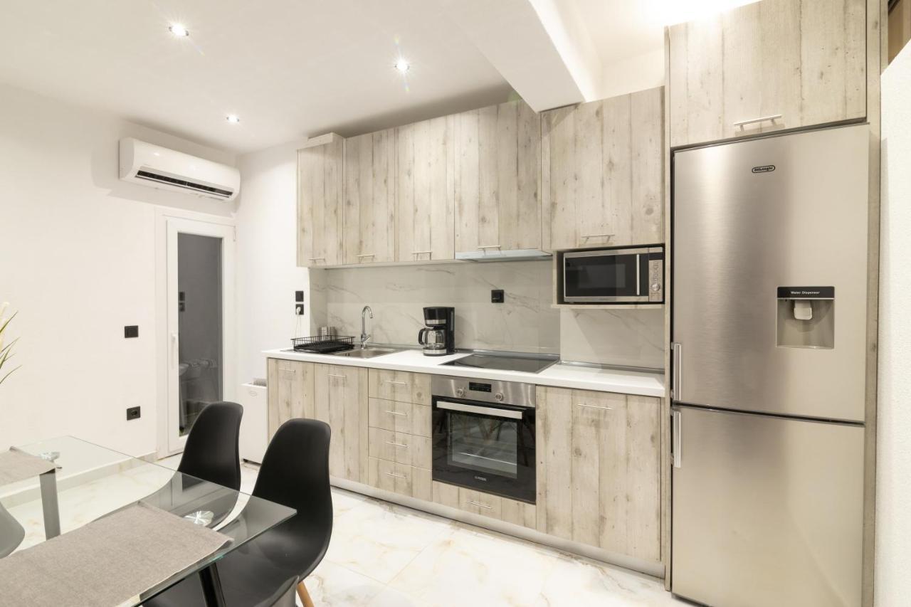 White Lux House In Town Apartment Tesalonika Bagian luar foto