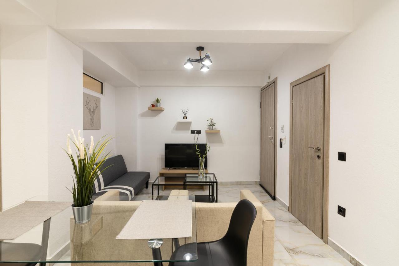 White Lux House In Town Apartment Tesalonika Bagian luar foto