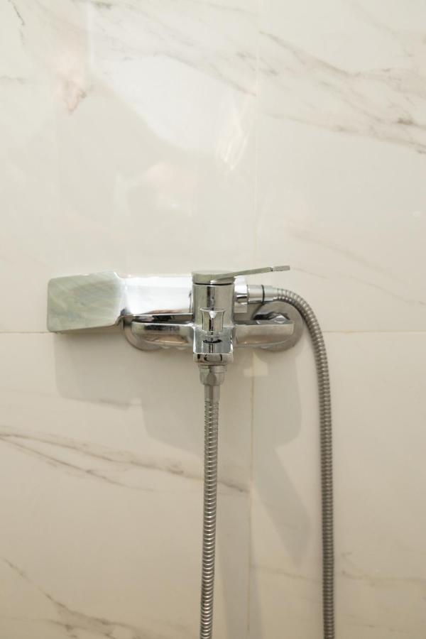 White Lux House In Town Apartment Tesalonika Bagian luar foto