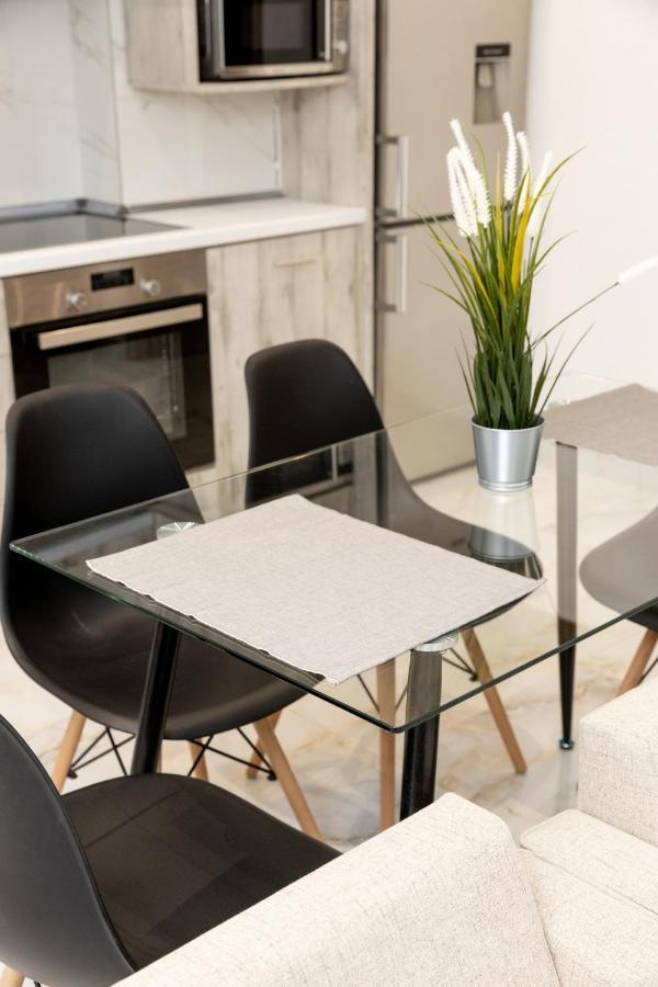 White Lux House In Town Apartment Tesalonika Bagian luar foto