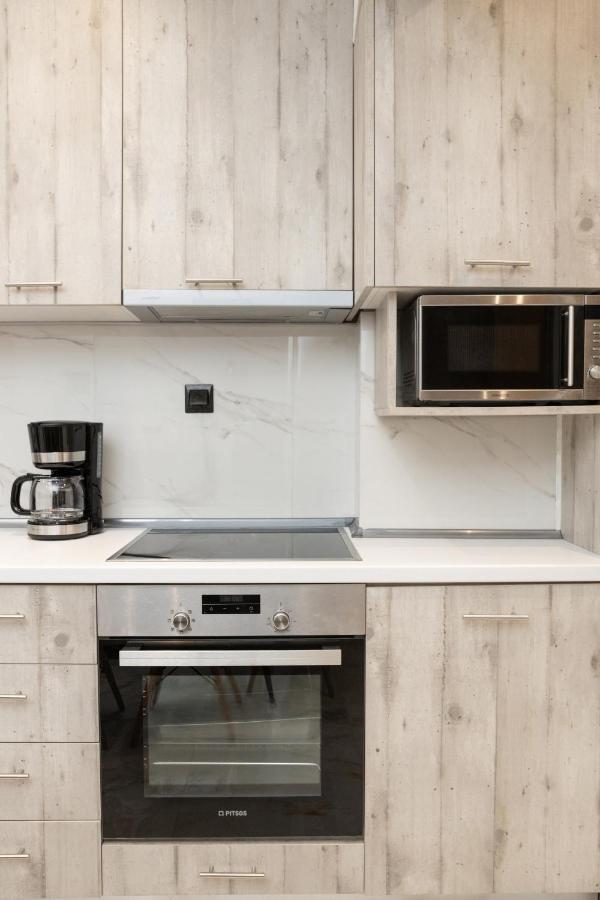 White Lux House In Town Apartment Tesalonika Bagian luar foto